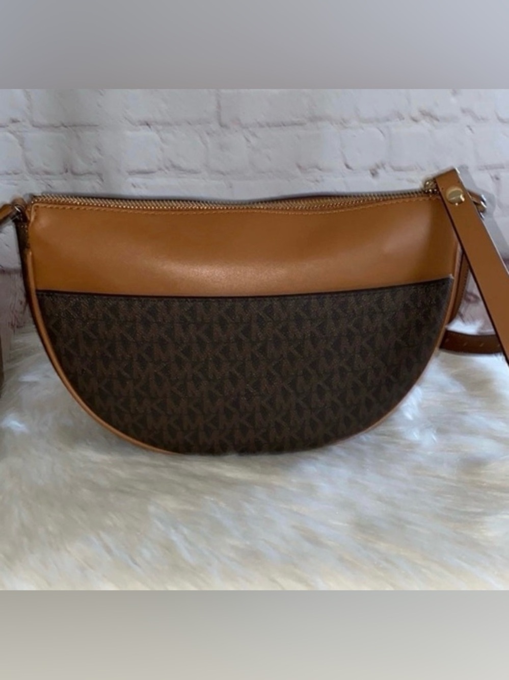Michael Kors DOVER Half Moon Messenger/CARMEN Wallet 2pc Set - Picture 4 of 8